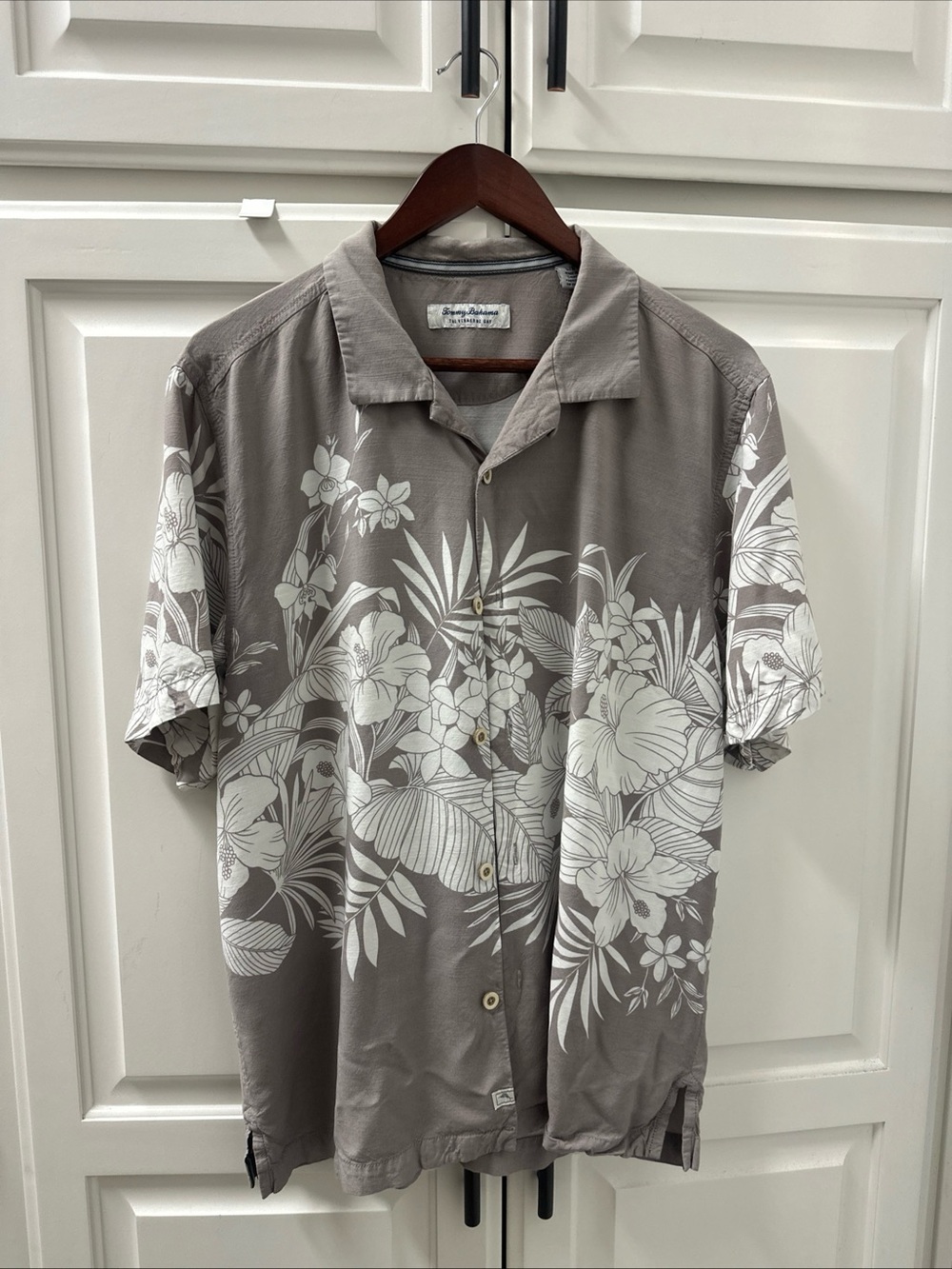 Tommy Bahama Gray Hawaiian Floral Button-Up Shirt